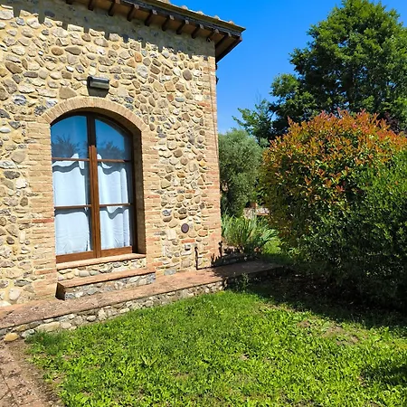 La Casina Nella Fattoria アパート